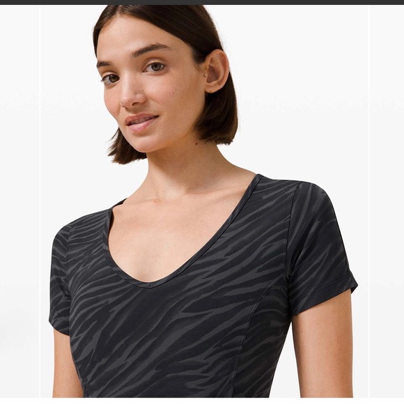 Lululemon" Nulu Cropped Slim Yoga Short Sleeve-Le Tigre Camo Deep Coal Multi - Picture 9 of 16